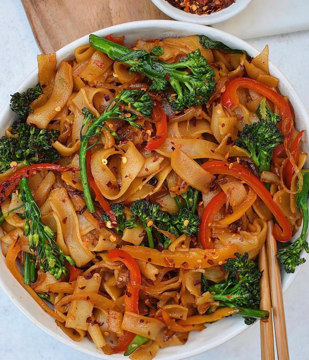 VEGAN PAD SEE EW (aka Spicy Noodles) – Bir Diyet