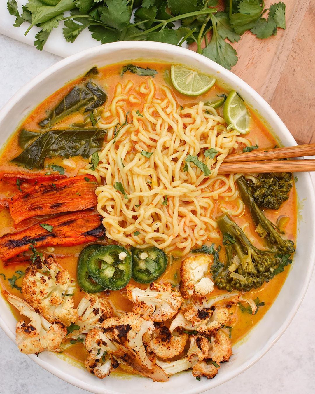 SPICY CREAMY CURRY RAMEN Raise your hand if you could go for a bowl of ...